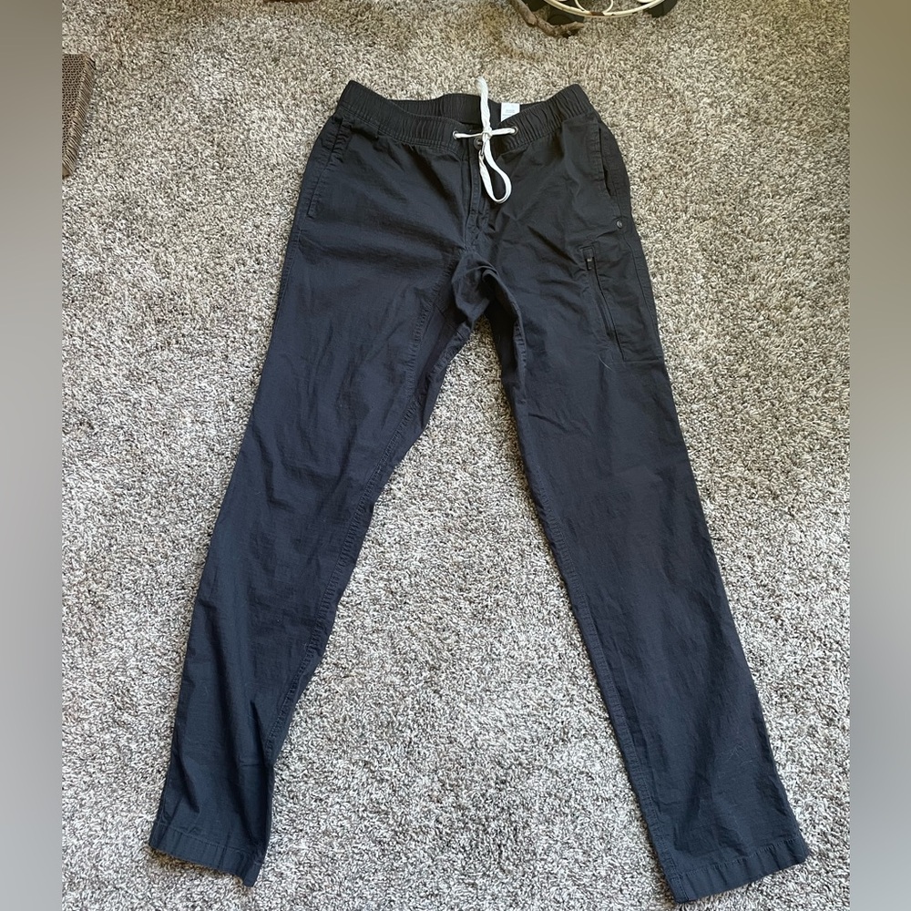 Vuori Men’s Ripstop Climber in Sz M inseam 30” in gently used condition